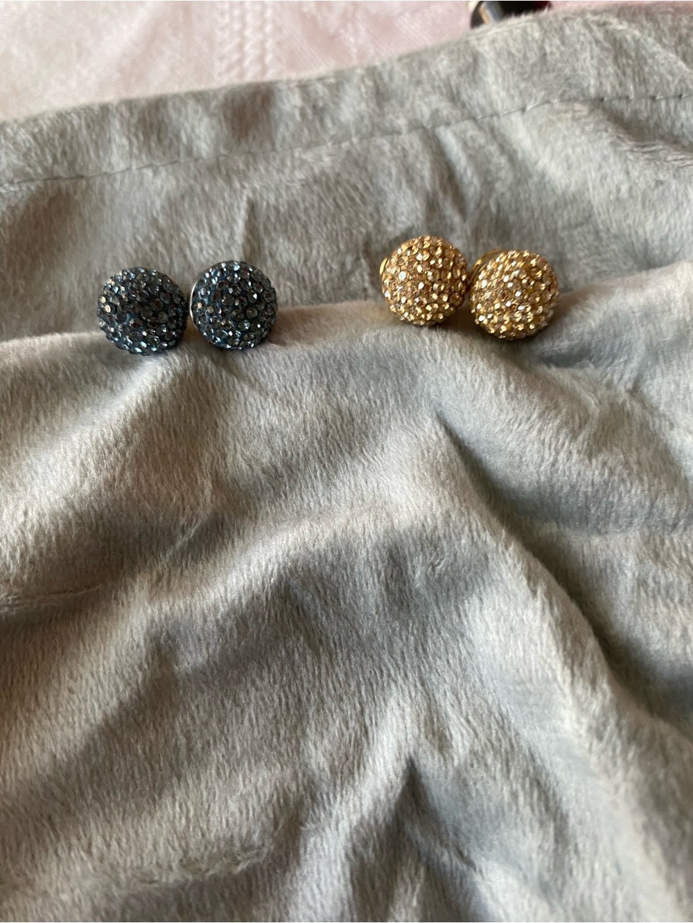 Henri BENDEL Clear/Blue crystal Pavé Button Stud earrings in Gold and Black